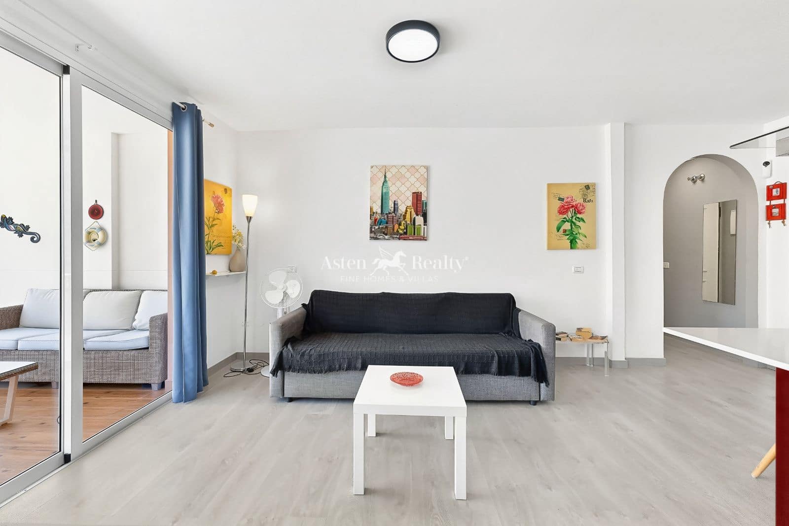 Business for sale in Torviscas with garage - € 2,200,000 (Ref: 10034533)