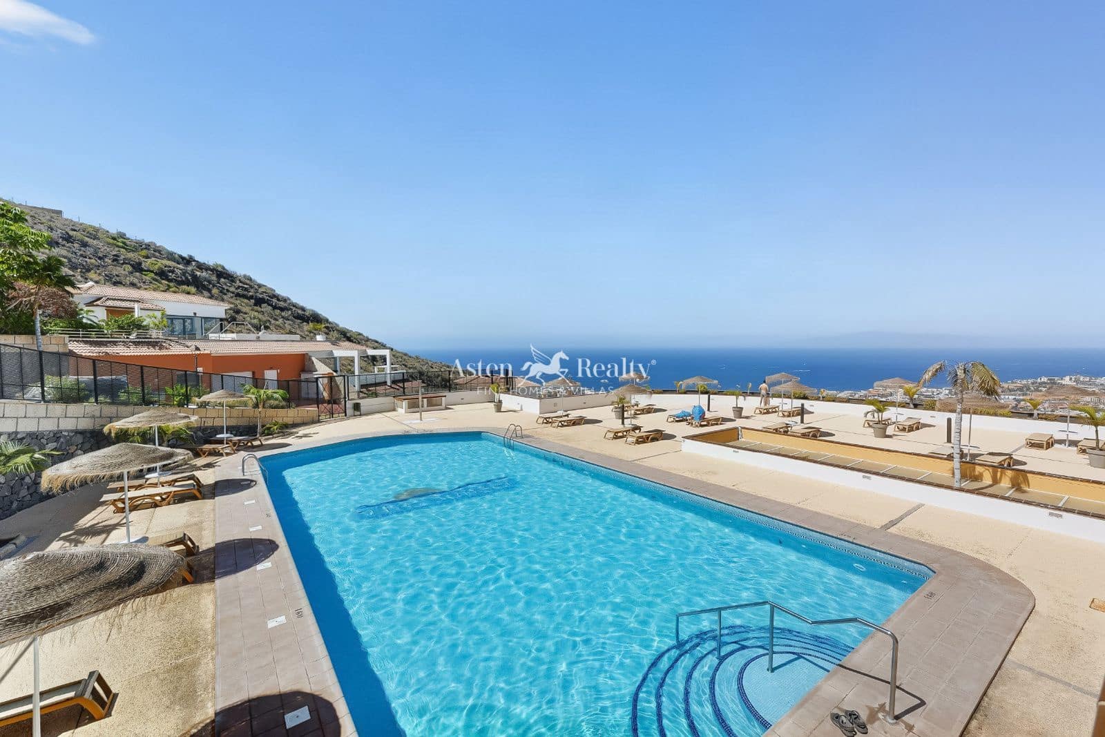 Business for sale in Torviscas with garage - € 2,200,000 (Ref: 10034533)
