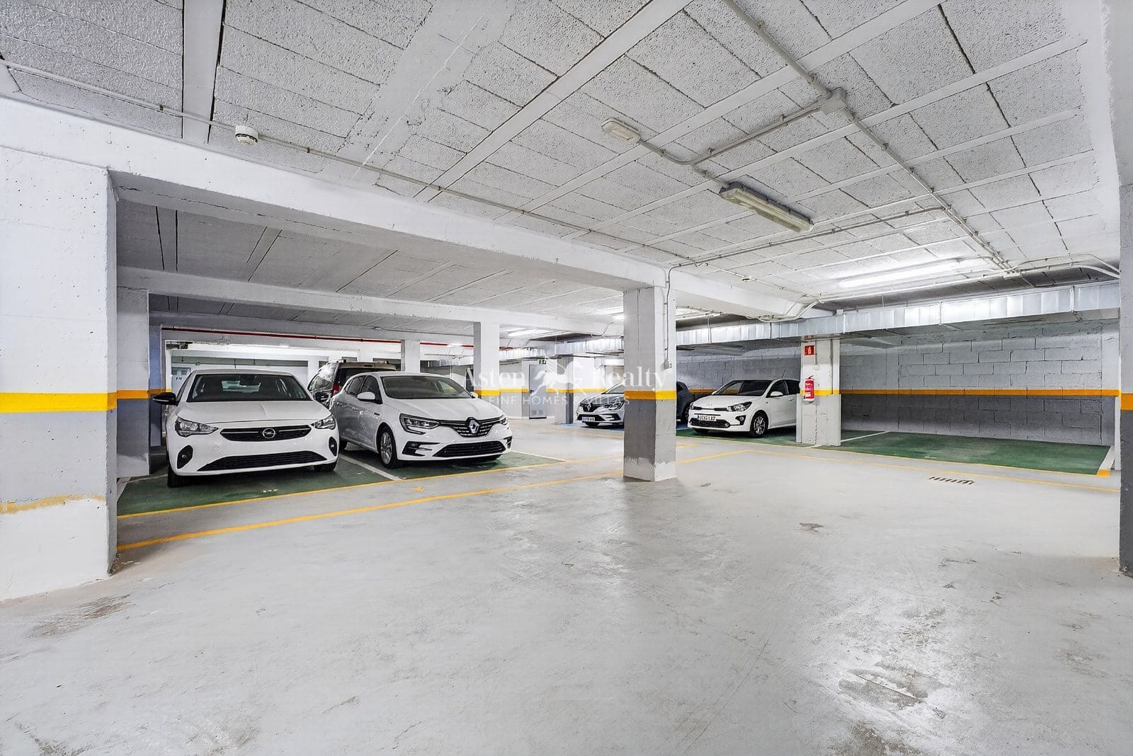 Garage te koop in Los Cristianos - € 15.500 (Ref: 10035640)