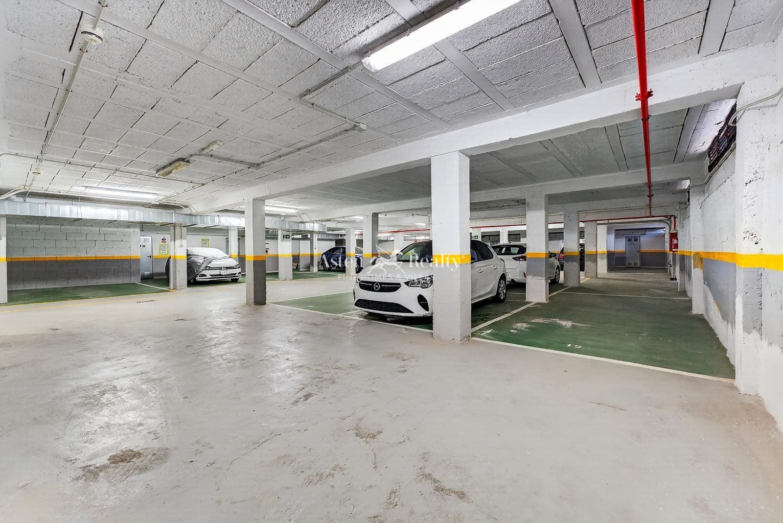 Garage te koop in Los Cristianos - € 15.500 (Ref: 10035640)