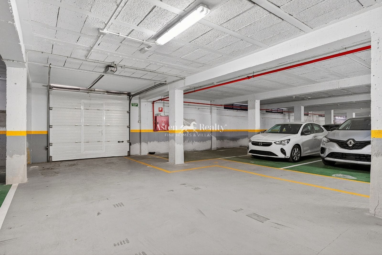 Garage te koop in Los Cristianos - € 15.500 (Ref: 10035640)