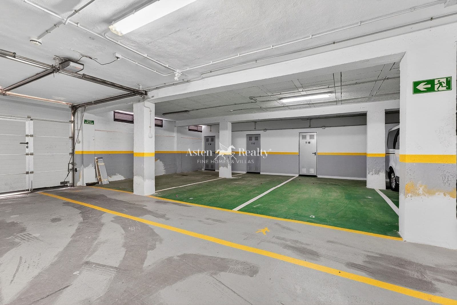 Garage te koop in Los Cristianos - € 30.500 (Ref: 10035641)