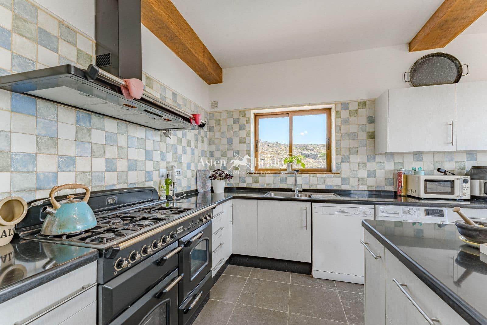 6 quarto Moradia para venda em San Miguel de Abona com piscina garagem - 820 000 € (Ref: 10035724)