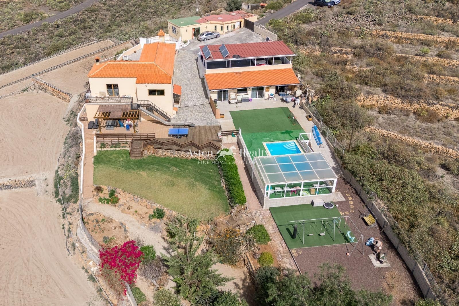 6 quarto Moradia para venda em San Miguel de Abona com piscina garagem - 820 000 € (Ref: 10035724)