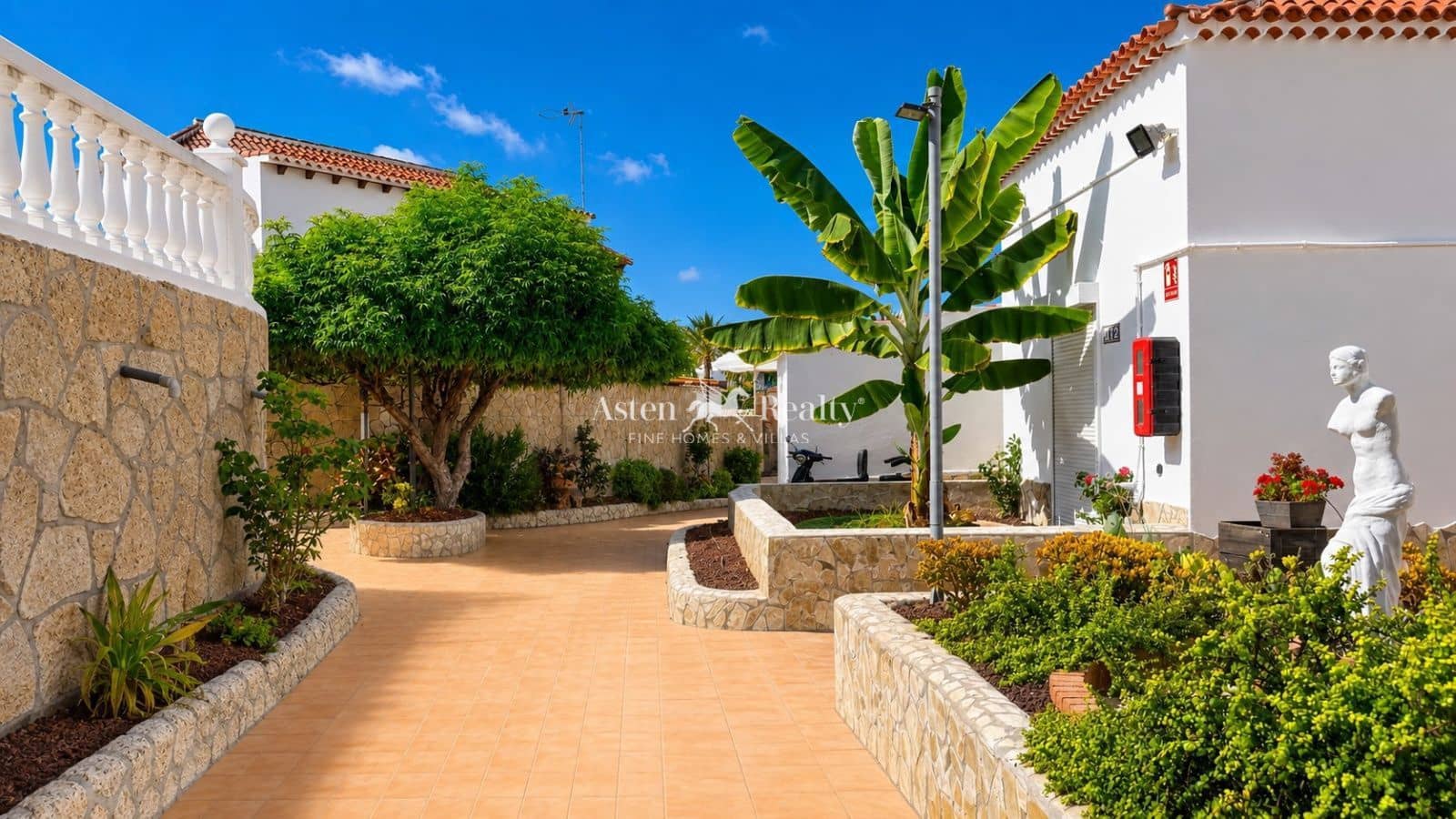 Piso en Costa Adeje en venta con piscina - 239.000 € (Ref: 10041653)