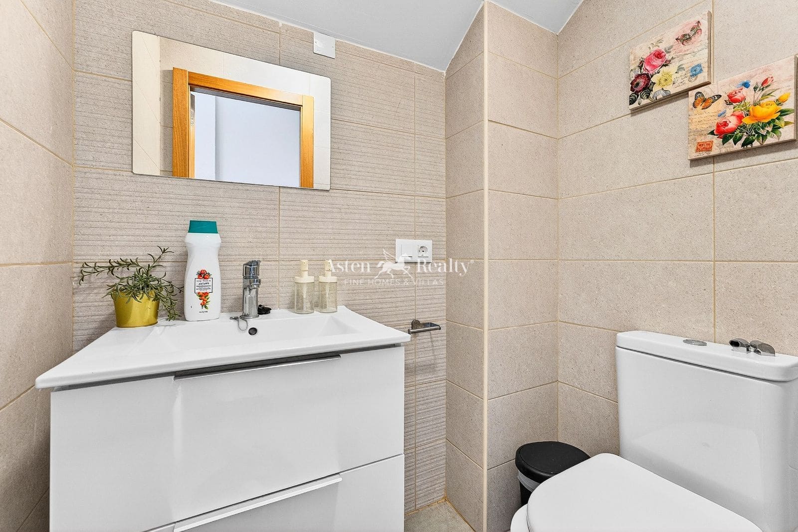 2 bedroom Flat for sale in Cabo Blanco with garage - € 289,000 (Ref: 10045490)