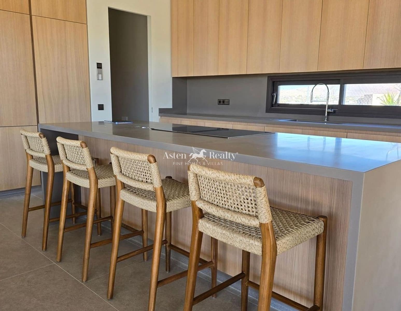 3 sypialnia Willa na sprzedaż w Corralejo z basenem garażem - 1 850 000 € (Ref: 10061008)