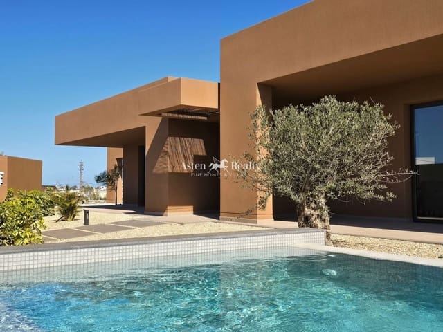 3 sypialnia Willa na sprzedaż w Corralejo, La Oliva z basenem garażem - 1 850 000 € (Ref: 10061008)