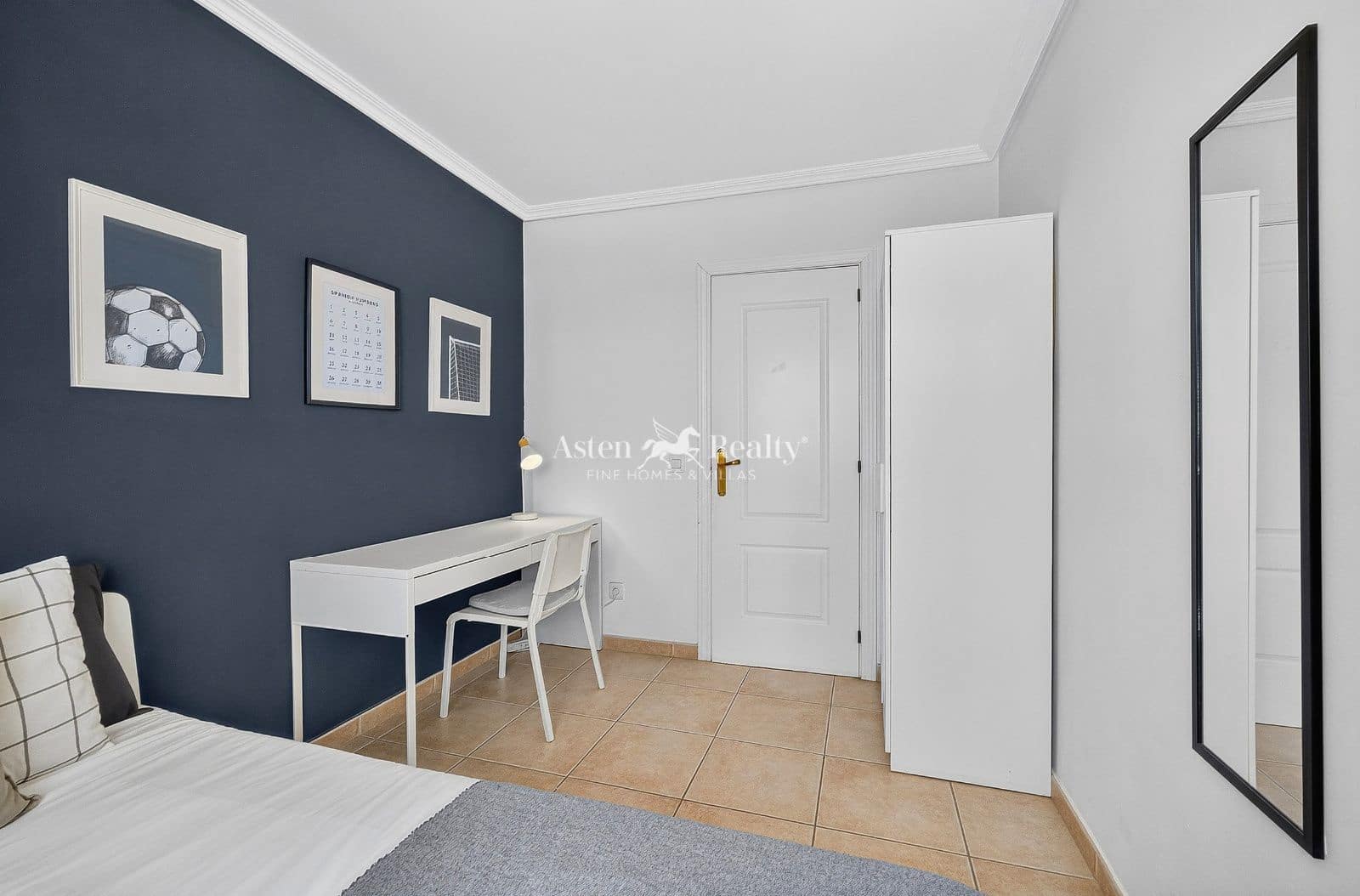 3 sypialnia Willa na sprzedaż w El Medano z basenem garażem - 685 000 € (Ref: 10077055)