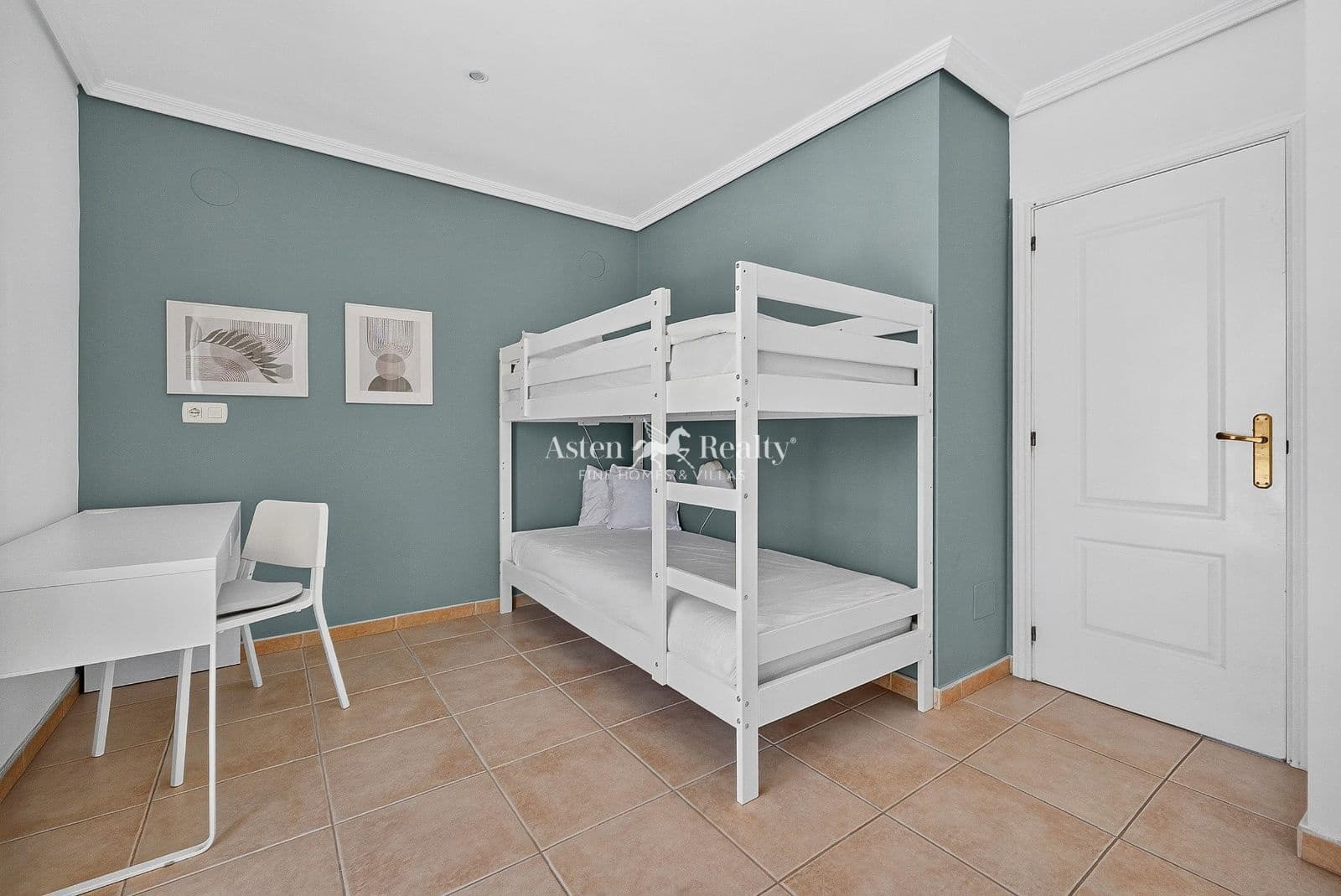 3 sypialnia Willa na sprzedaż w El Medano z basenem garażem - 685 000 € (Ref: 10077055)