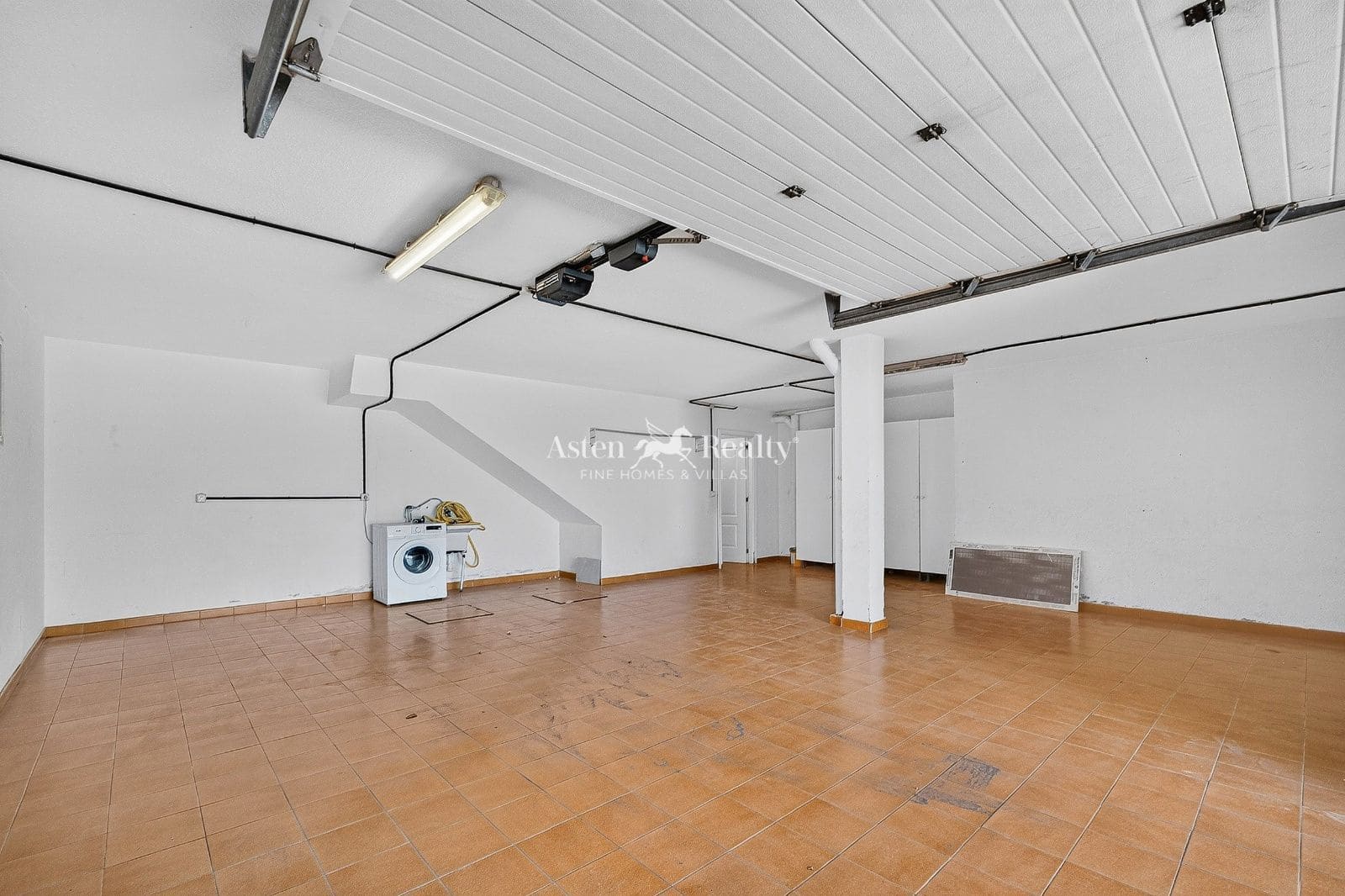 3 sypialnia Willa na sprzedaż w El Medano z basenem garażem - 685 000 € (Ref: 10077055)