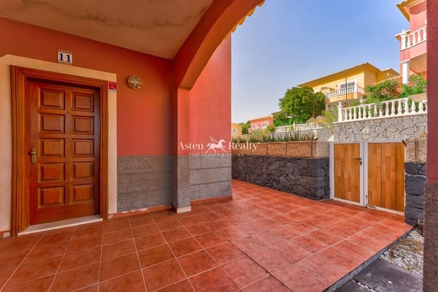 3 sypialnia Willa na sprzedaż w El Medano, Granadilla de Abona z basenem garażem - 685 000 € (Ref: 10077055)