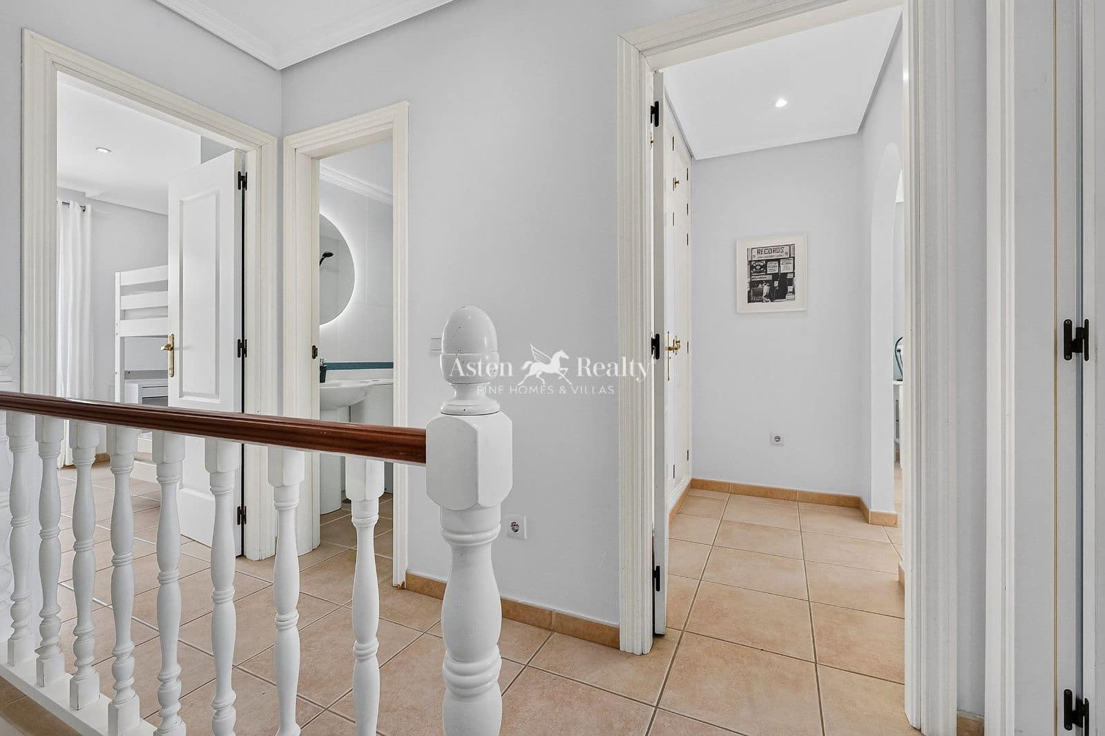 3 sypialnia Willa na sprzedaż w El Medano z basenem garażem - 685 000 € (Ref: 10077055)
