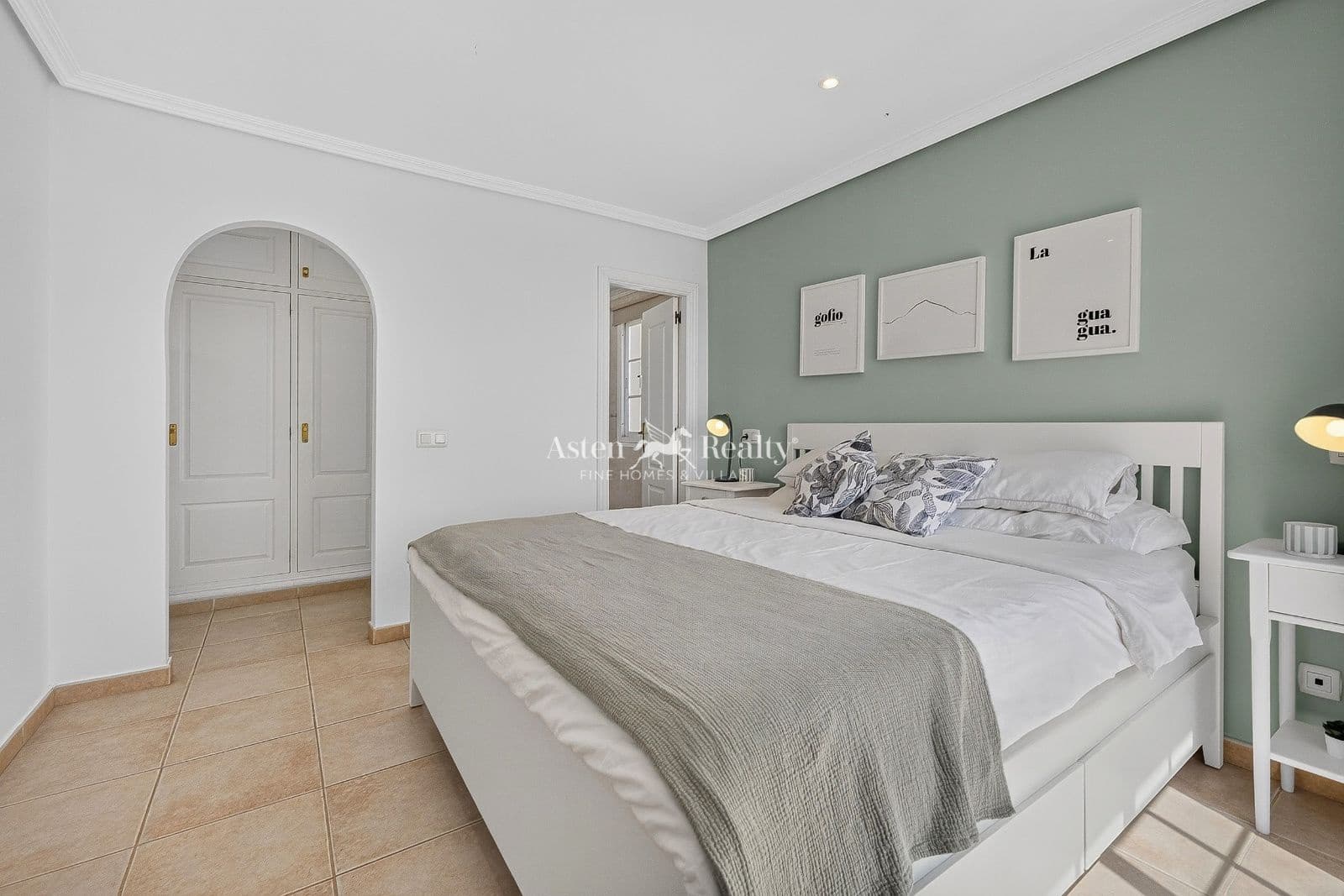 3 sypialnia Willa na sprzedaż w El Medano z basenem garażem - 685 000 € (Ref: 10077055)