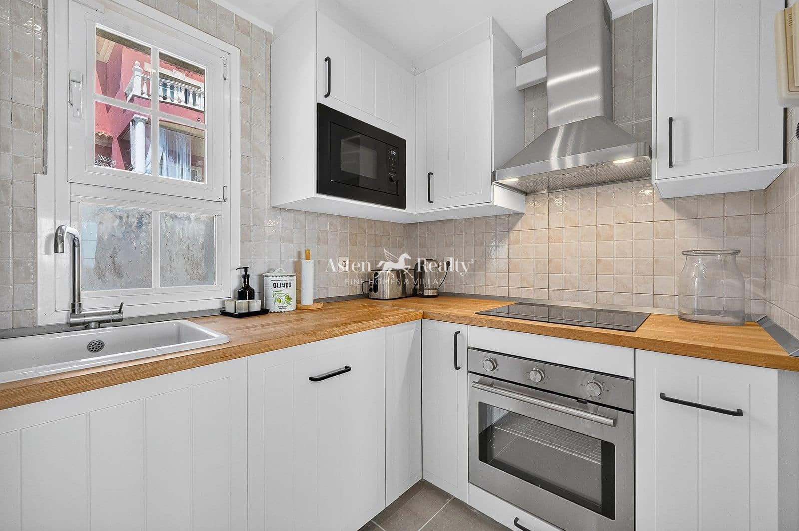 3 sypialnia Willa na sprzedaż w El Medano z basenem garażem - 685 000 € (Ref: 10077055)