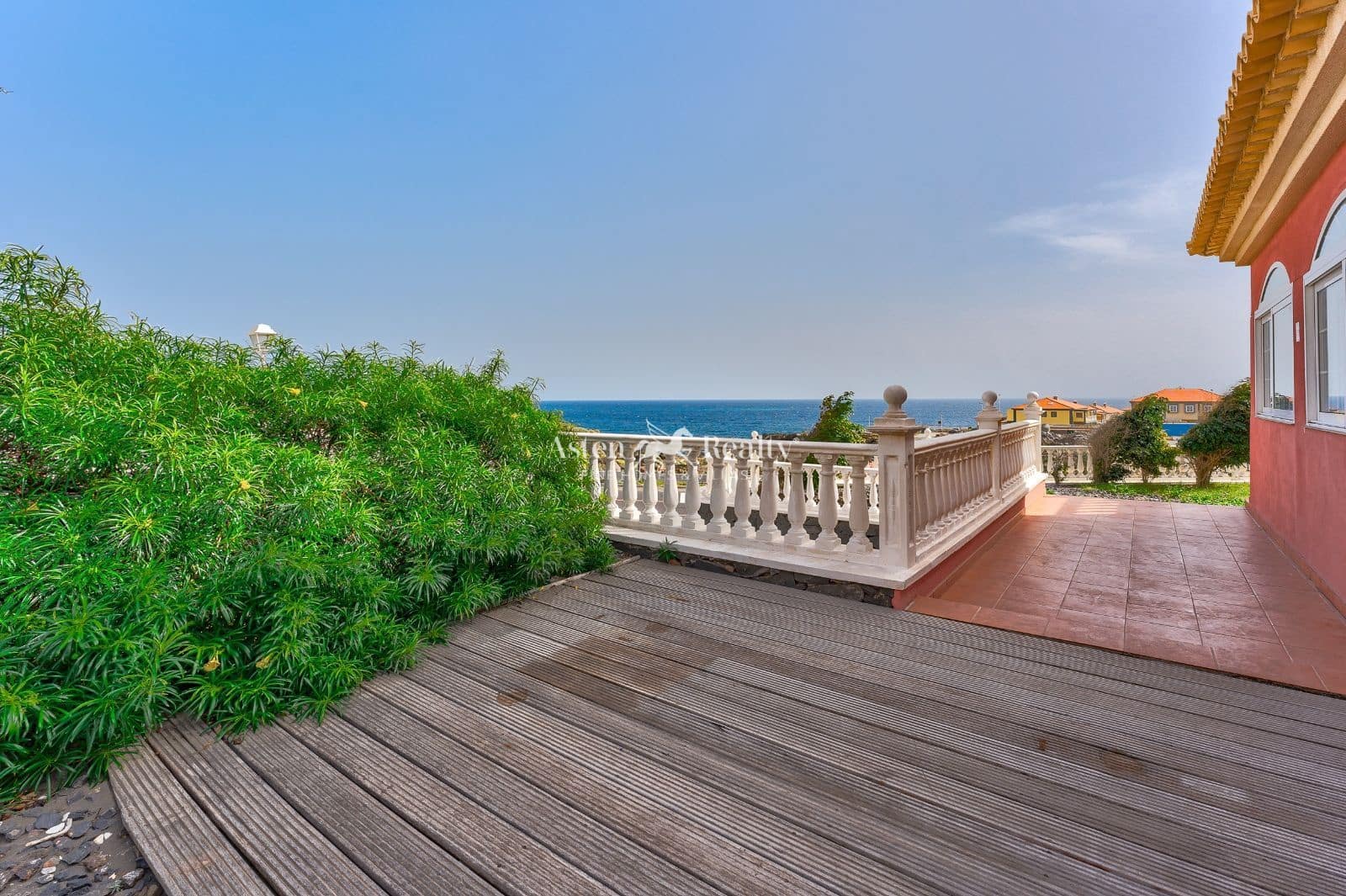 3 sypialnia Willa na sprzedaż w El Medano z basenem garażem - 685 000 € (Ref: 10077055)