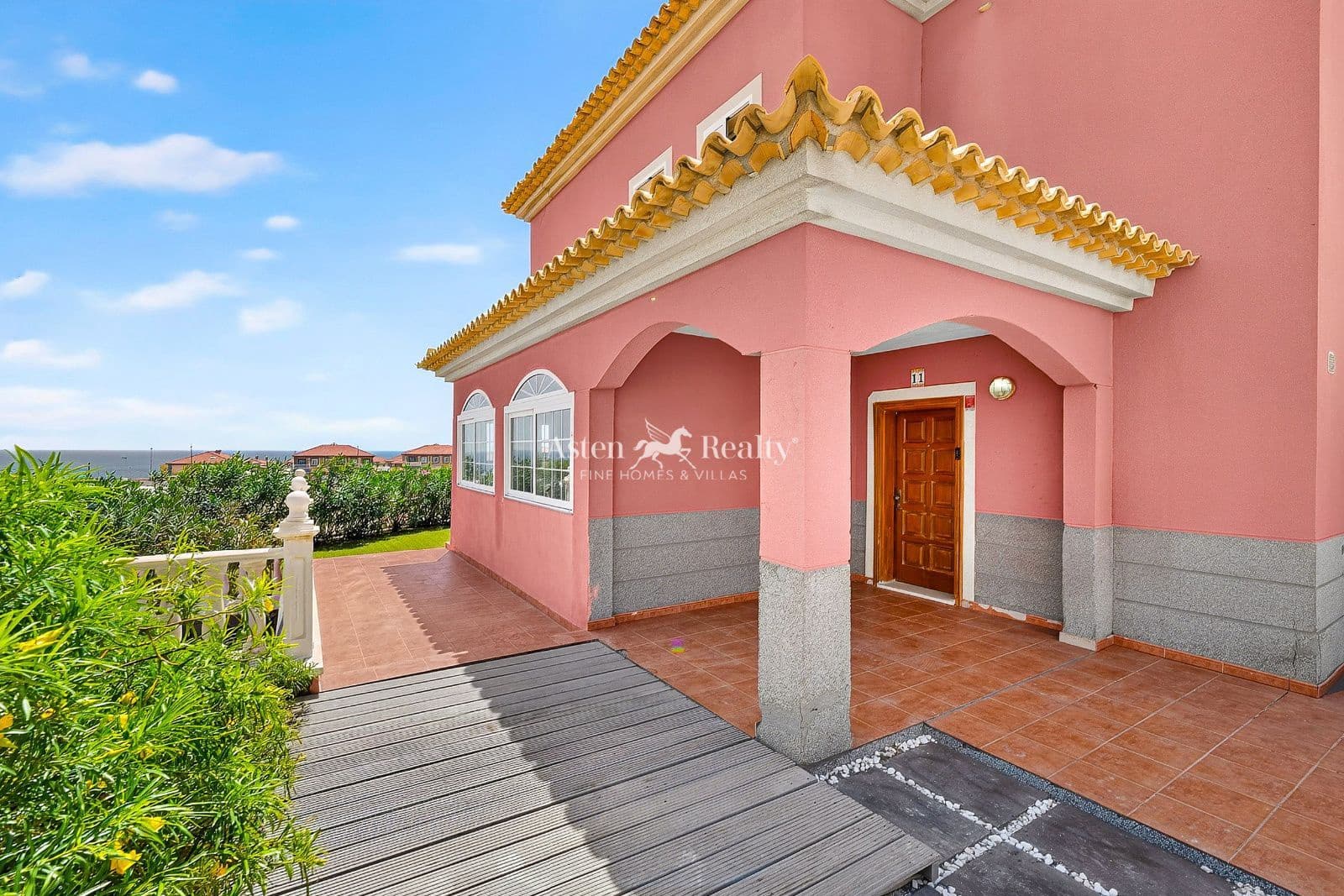 3 sypialnia Willa na sprzedaż w El Medano z basenem garażem - 685 000 € (Ref: 10077055)