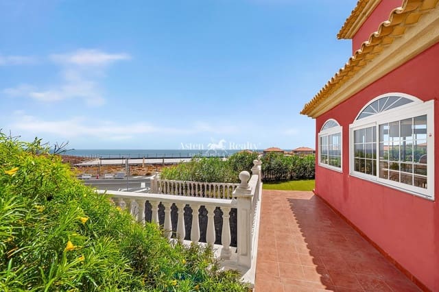 3 sypialnia Willa na sprzedaż w El Medano, Granadilla de Abona z basenem garażem - 685 000 € (Ref: 10077055)