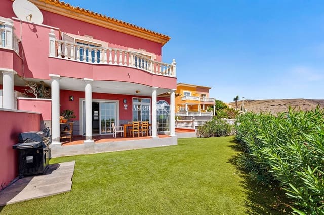 3 sypialnia Willa na sprzedaż w El Medano, Granadilla de Abona z basenem garażem - 685 000 € (Ref: 10077055)