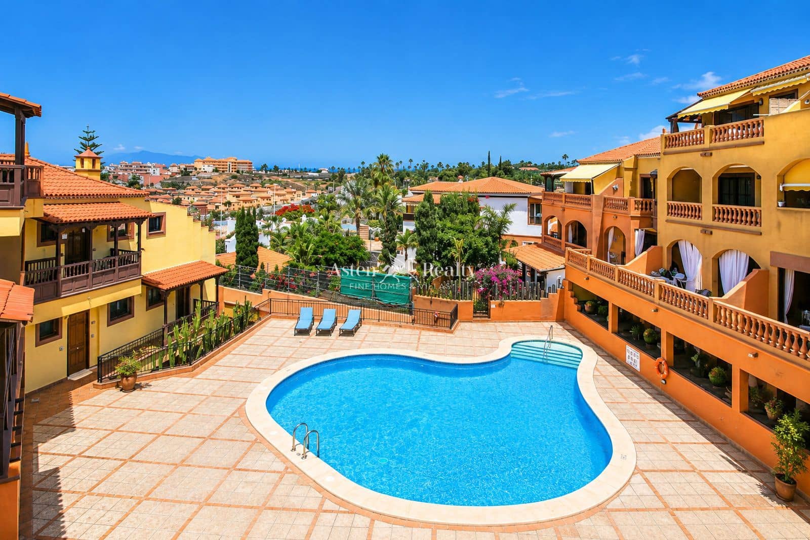 3 sovrum Lägenhet till salu i Playa del Duque med pool - 539 000 € (Ref: 10086757)