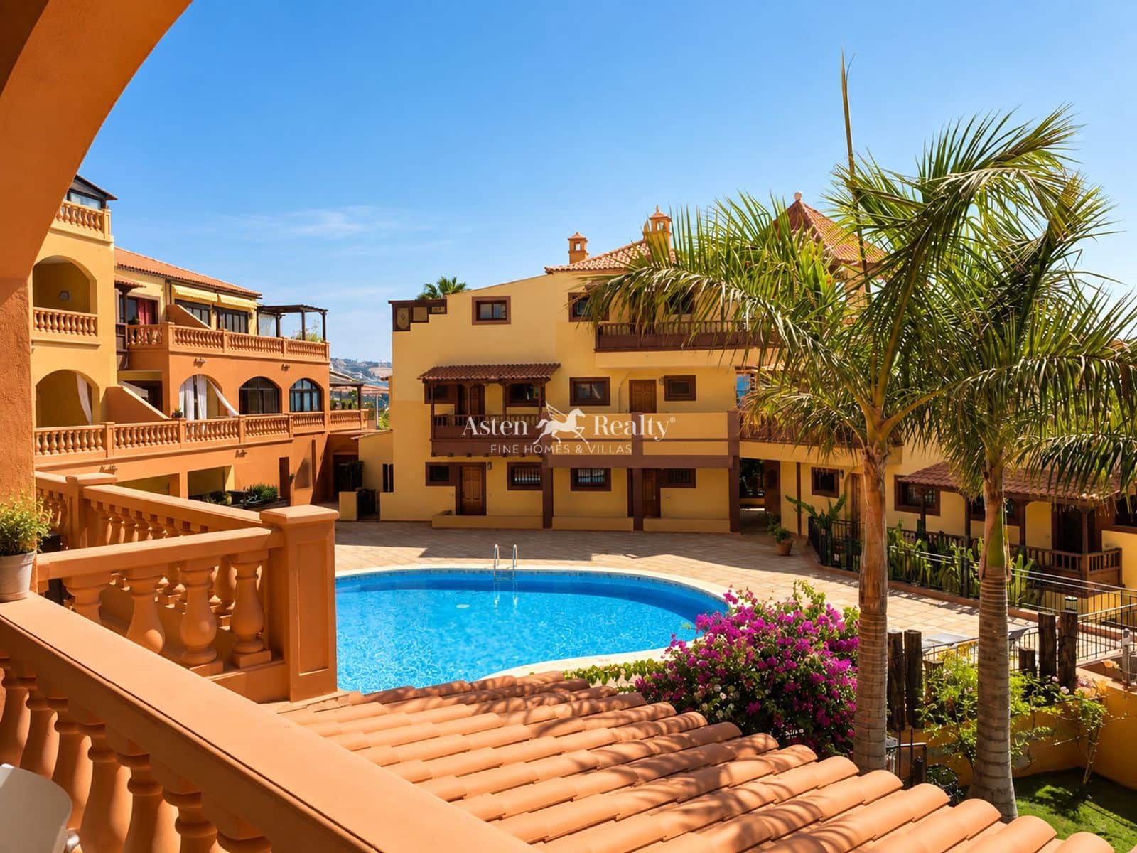 3 sovrum Lägenhet till salu i Playa del Duque med pool - 539 000 € (Ref: 10086757)
