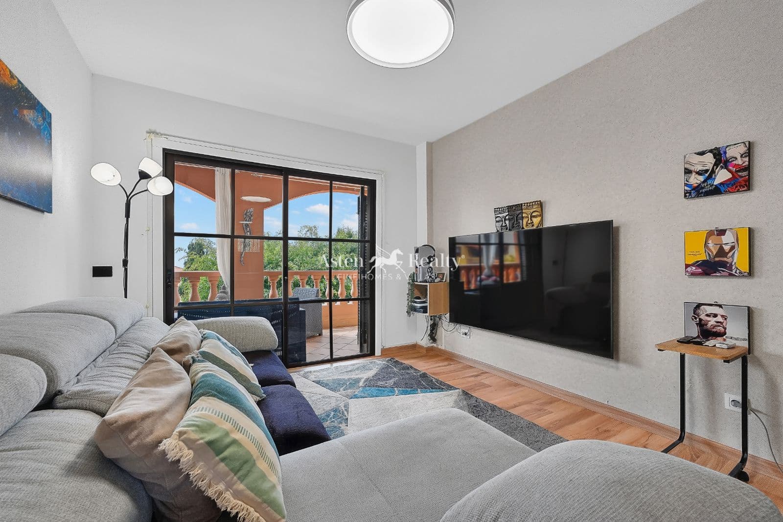 3 bedroom Flat for sale in Playa del Duque with pool - € 529,000 (Ref: 10086757)