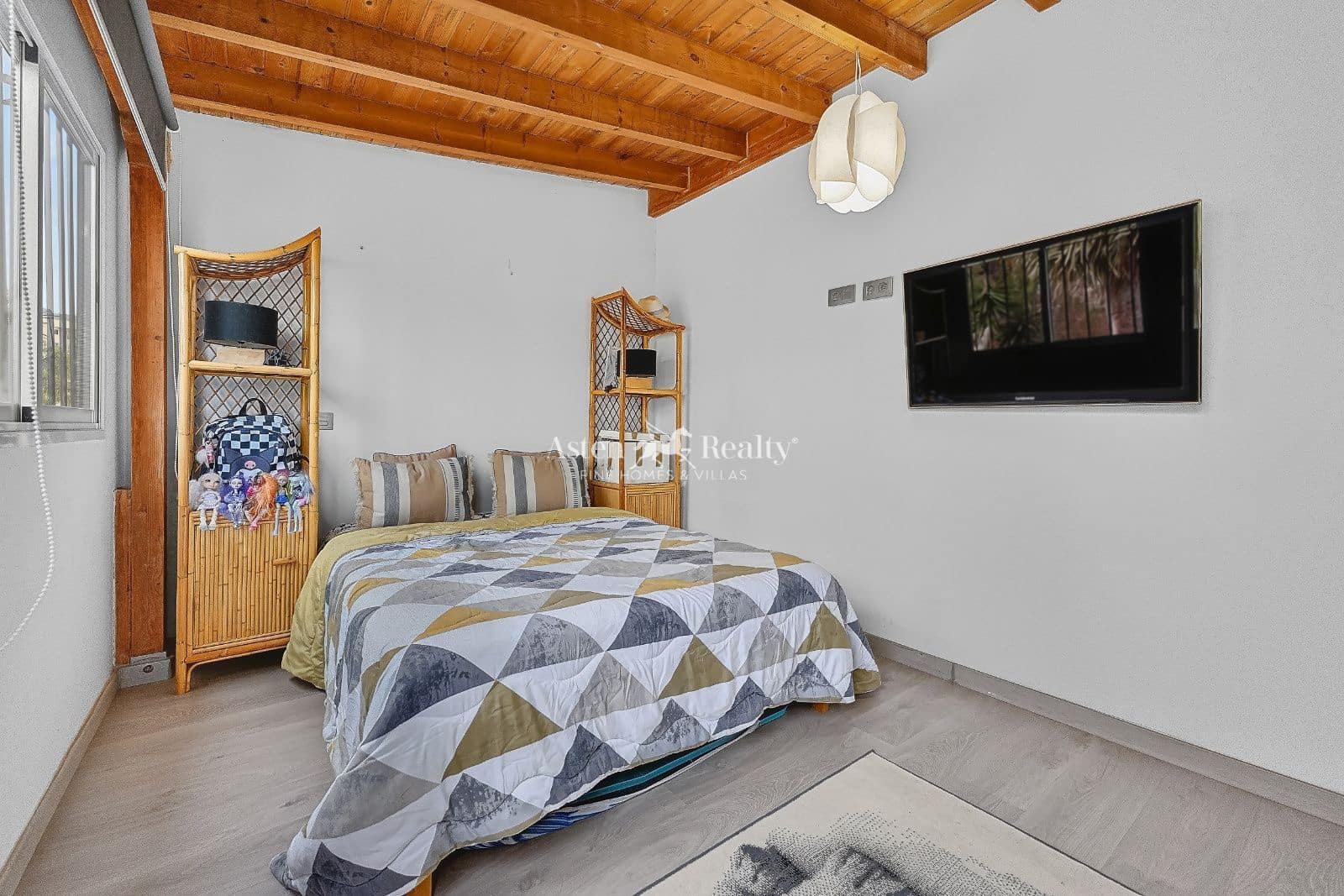 3 bedroom Flat for sale in Playa del Duque with pool - € 529,000 (Ref: 10086757)