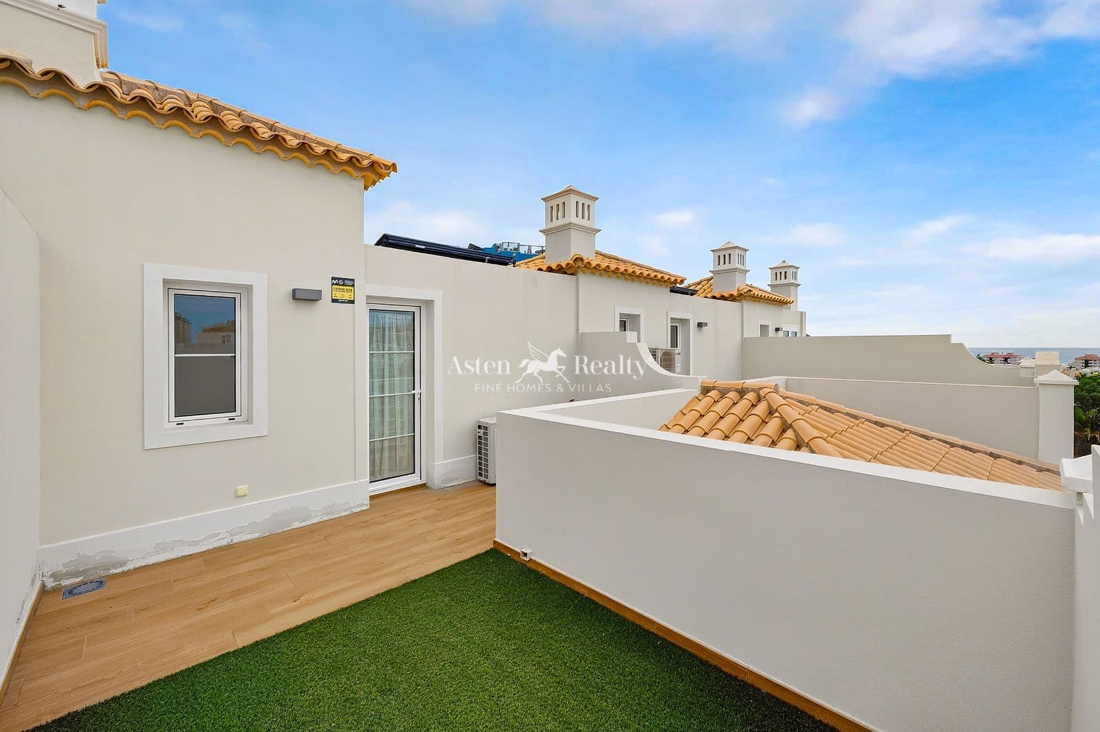 Casa de 3 habitaciones en Los Cristianos en venta con piscina garaje - 990.000 € (Ref: 10091503)