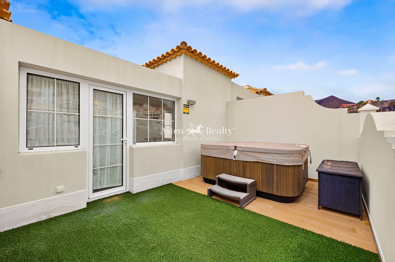Casa de 3 habitaciones en Los Cristianos en venta con piscina garaje - 990.000 € (Ref: 10091503)
