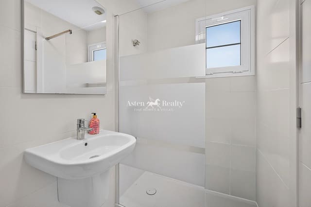 Casa de 3 habitaciones en Los Cristianos, Arona en venta con piscina garaje - 990.000 € (Ref: 10091503)