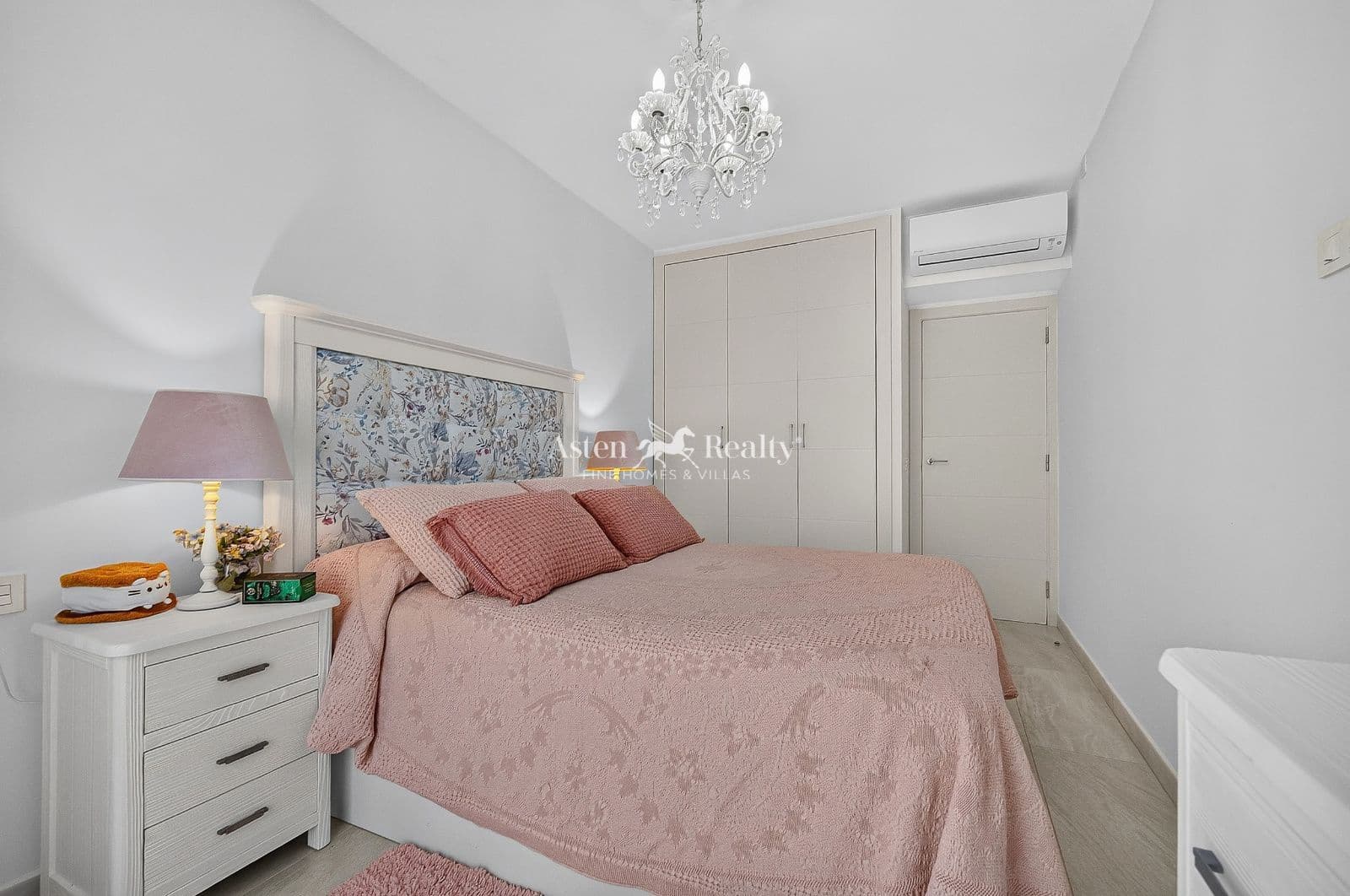 Casa de 3 habitaciones en Los Cristianos en venta con piscina garaje - 990.000 € (Ref: 10091503)