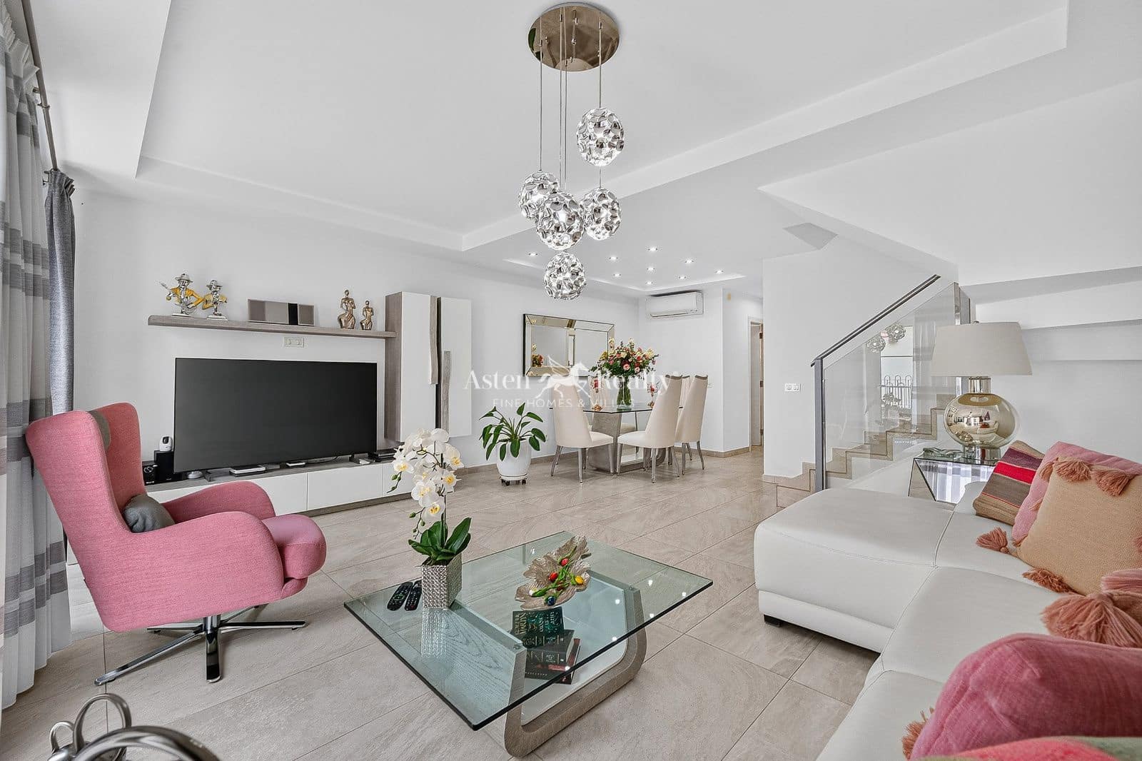 Casa de 3 habitaciones en Los Cristianos en venta con piscina garaje - 990.000 € (Ref: 10091503)