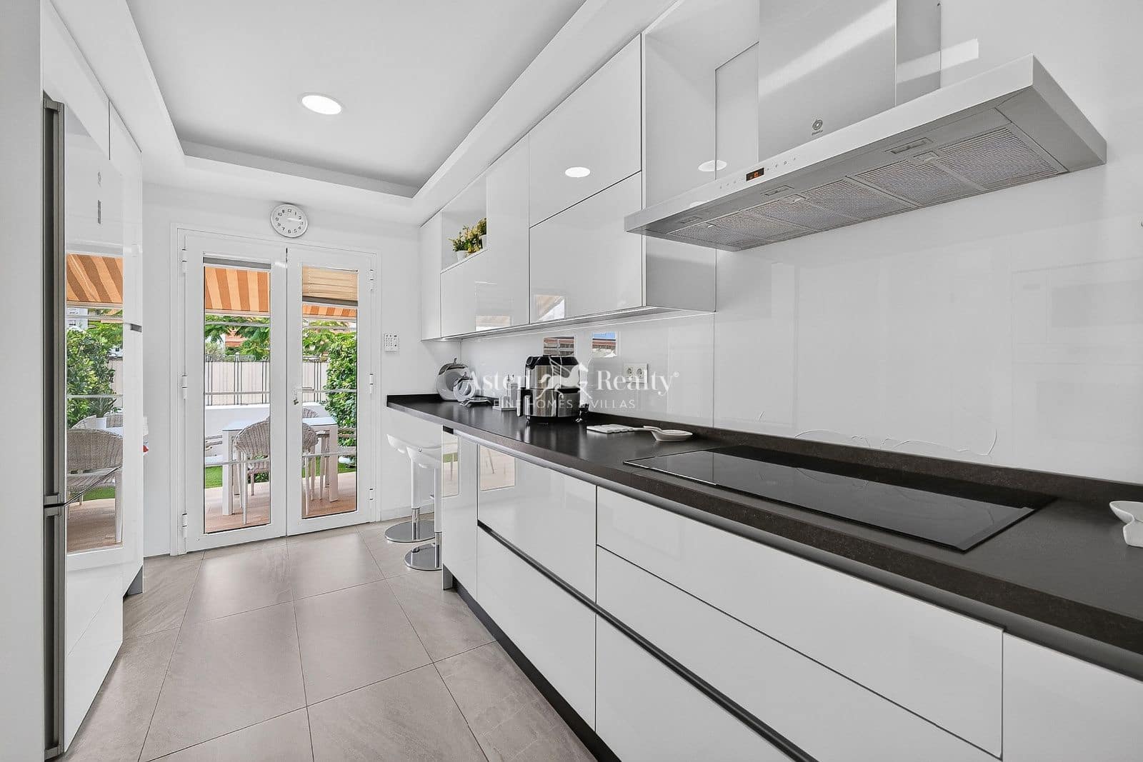 Casa de 3 habitaciones en Los Cristianos en venta con piscina garaje - 990.000 € (Ref: 10091503)