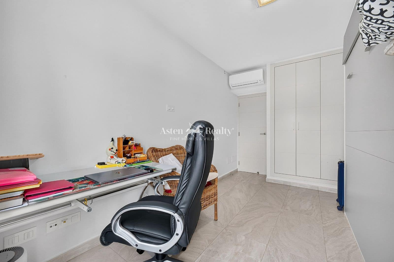 Casa de 3 habitaciones en Los Cristianos en venta con piscina garaje - 990.000 € (Ref: 10091503)