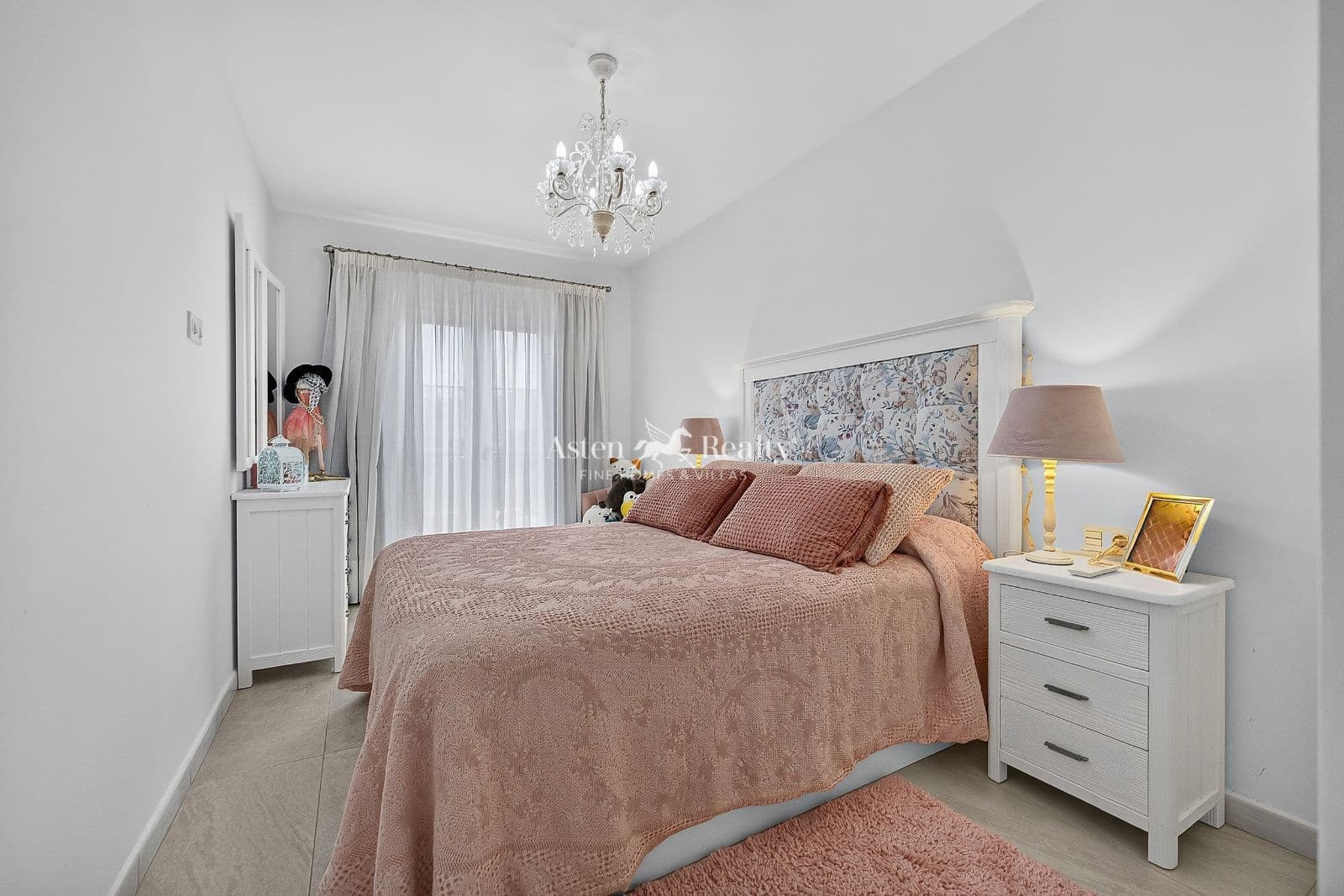 Casa de 3 habitaciones en Los Cristianos en venta con piscina garaje - 990.000 € (Ref: 10091503)