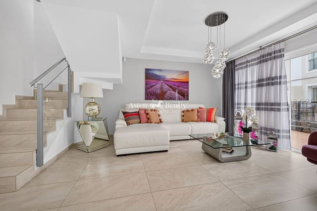 Casa de 3 habitaciones en Los Cristianos, Arona en venta con piscina garaje - 990.000 € (Ref: 10091503)
