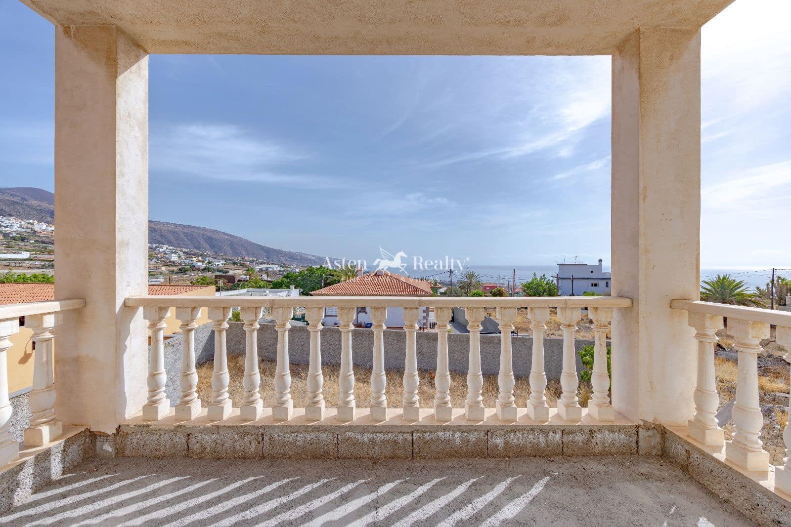 4 bedroom Villa for sale in Candelaria with garage - € 530,000 (Ref: 10101194)