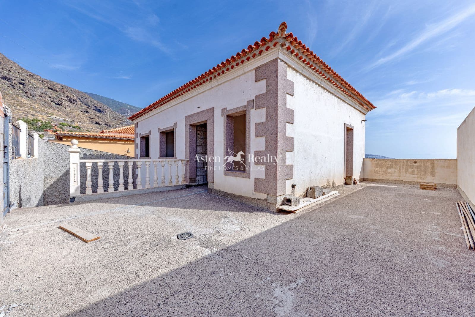4 bedroom Villa for sale in Candelaria with garage - € 530,000 (Ref: 10101194)