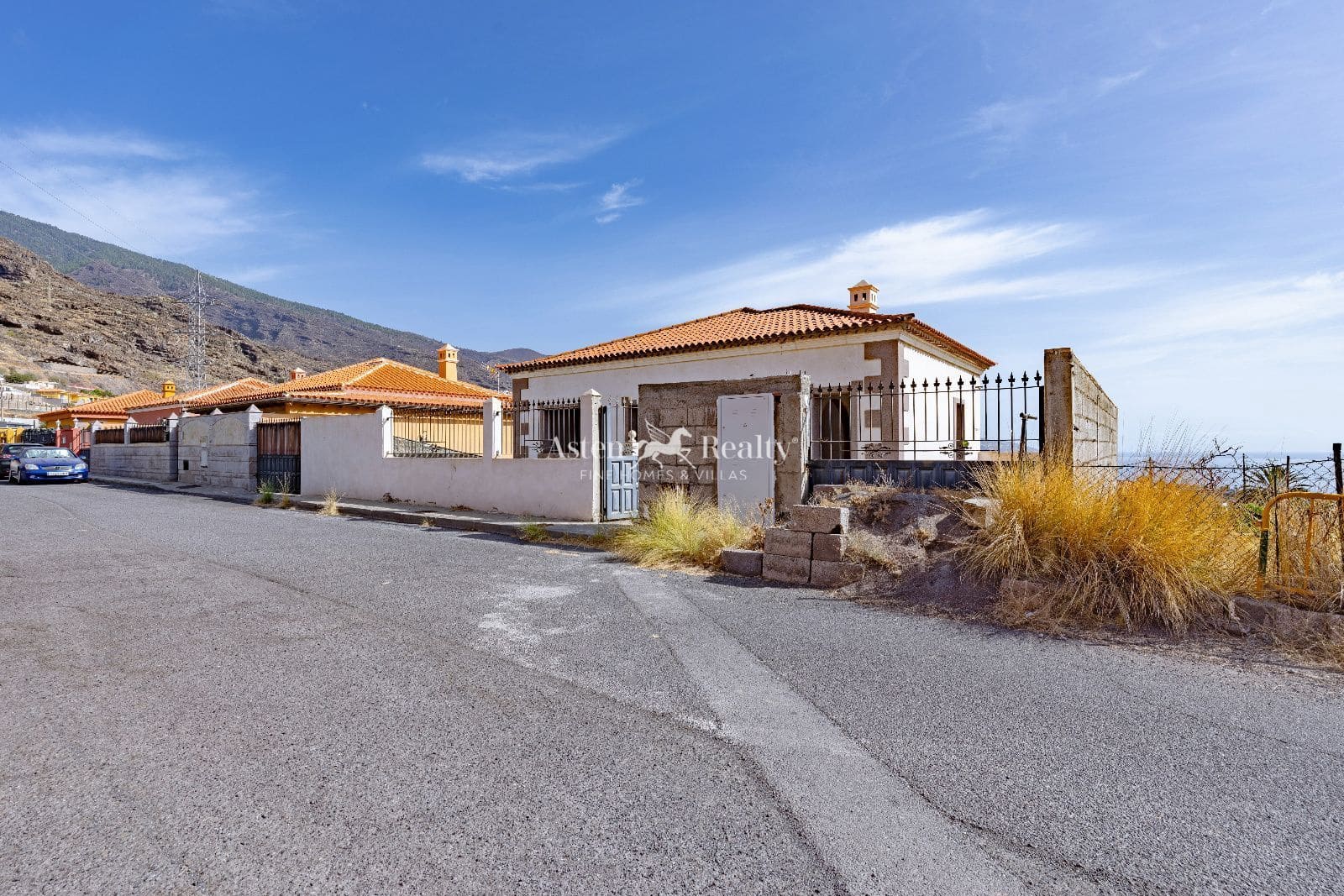4 bedroom Villa for sale in Candelaria with garage - € 530,000 (Ref: 10101194)