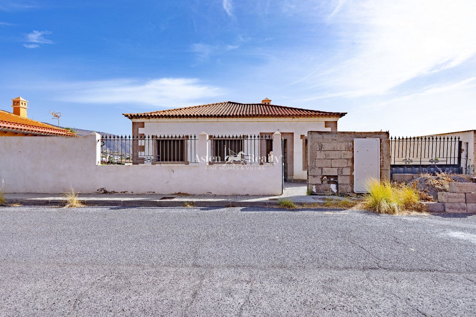 4 bedroom Villa for sale in Candelaria with garage - € 530,000 (Ref: 10101194)
