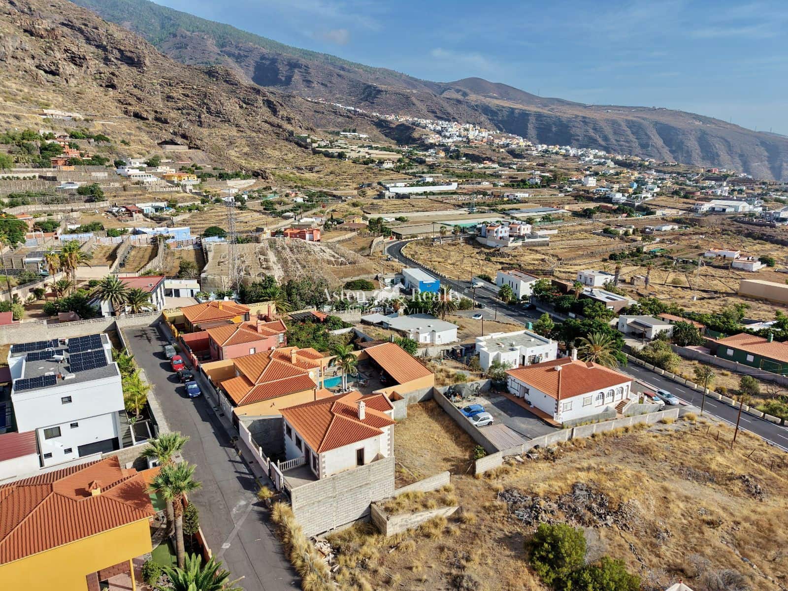 4 bedroom Villa for sale in Candelaria with garage - € 530,000 (Ref: 10101194)