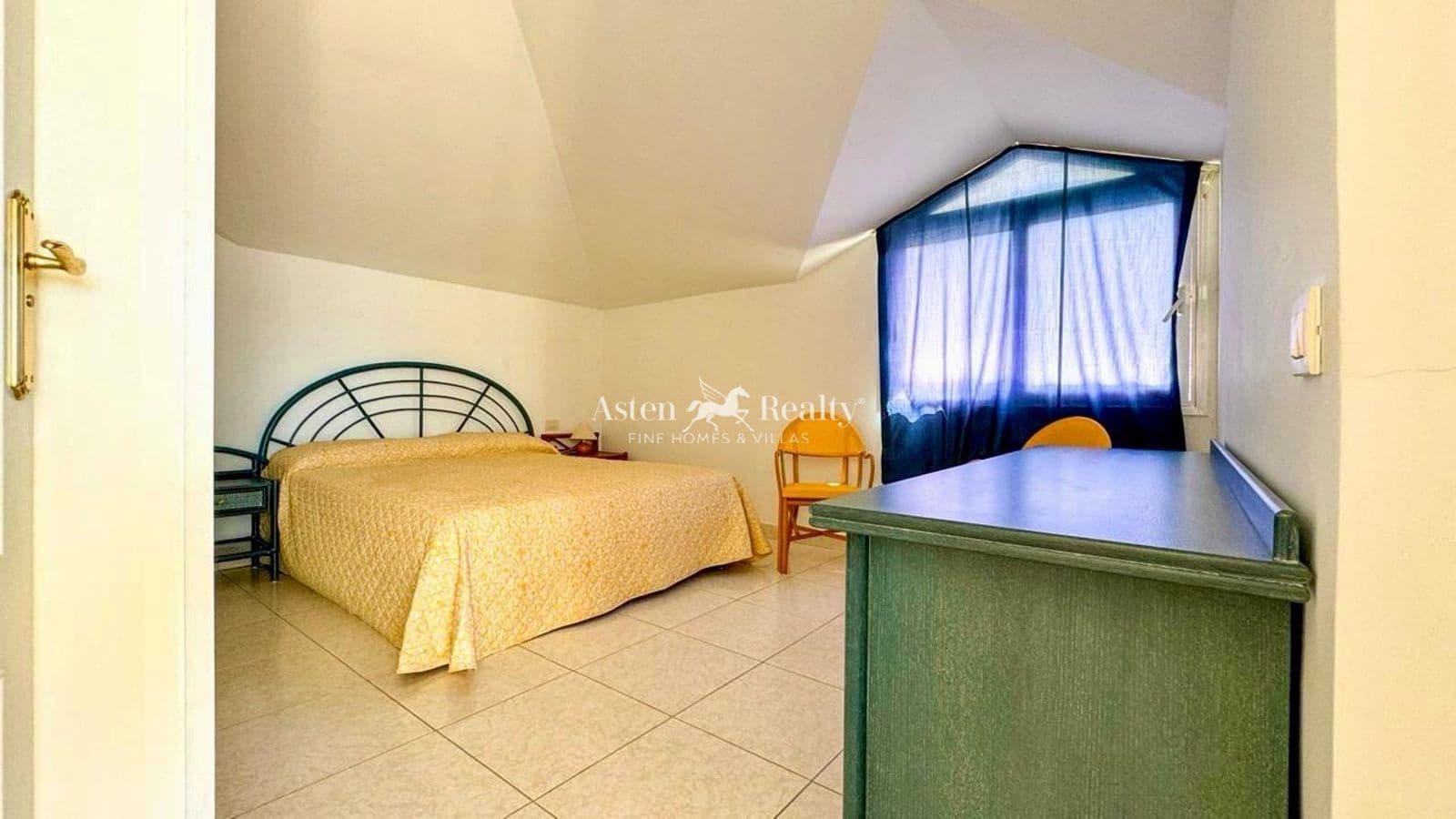 2 quarto Penthouse para venda em Los Cristianos com piscina - 600 000 € (Ref: 10113579)