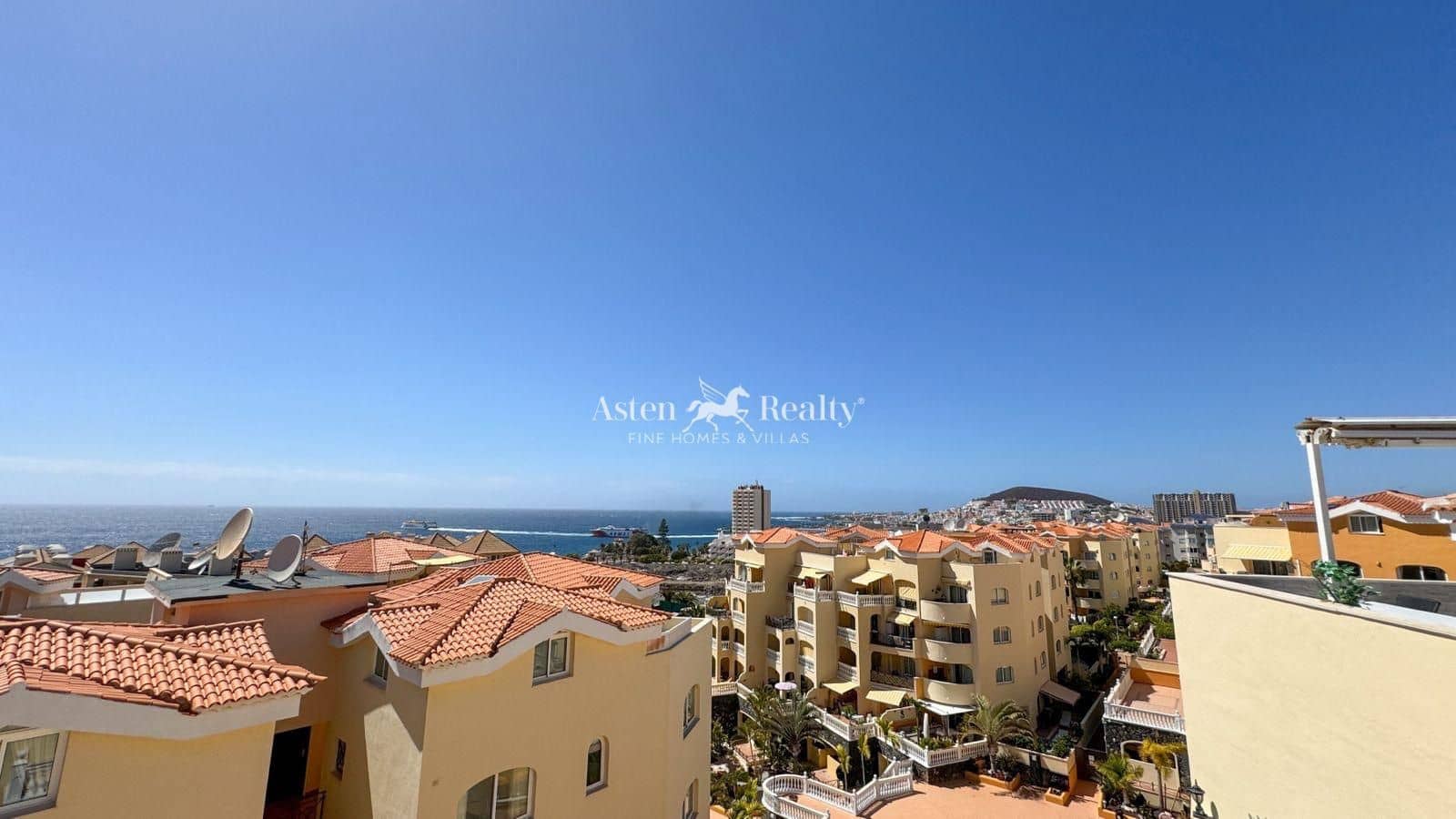 2 quarto Penthouse para venda em Los Cristianos com piscina - 600 000 € (Ref: 10113579)