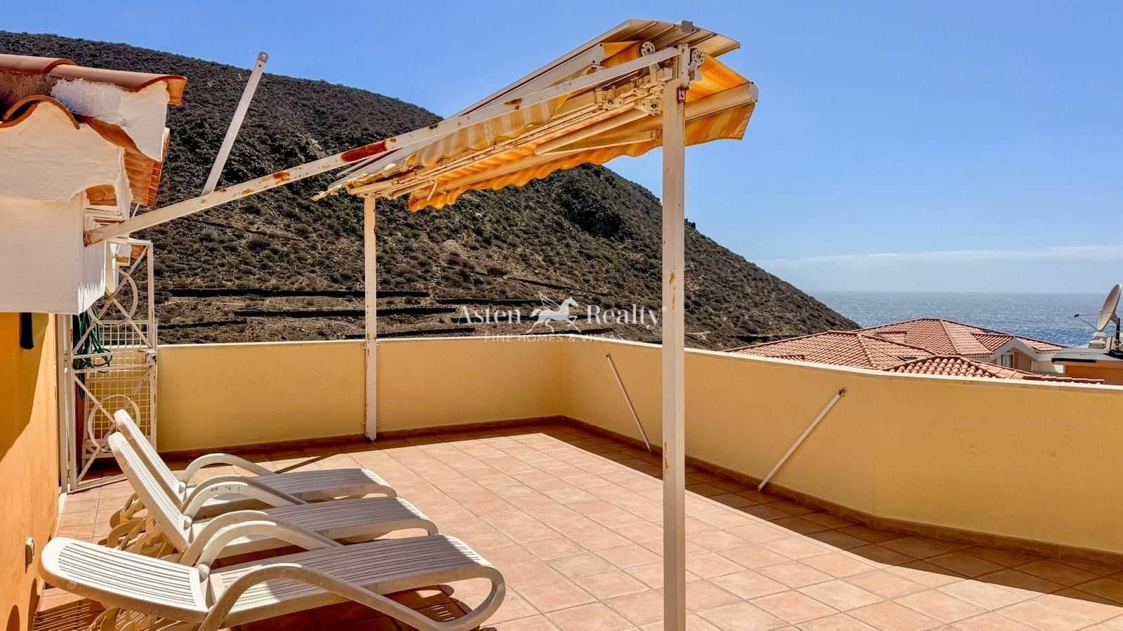 2 quarto Penthouse para venda em Los Cristianos com piscina - 600 000 € (Ref: 10113579)