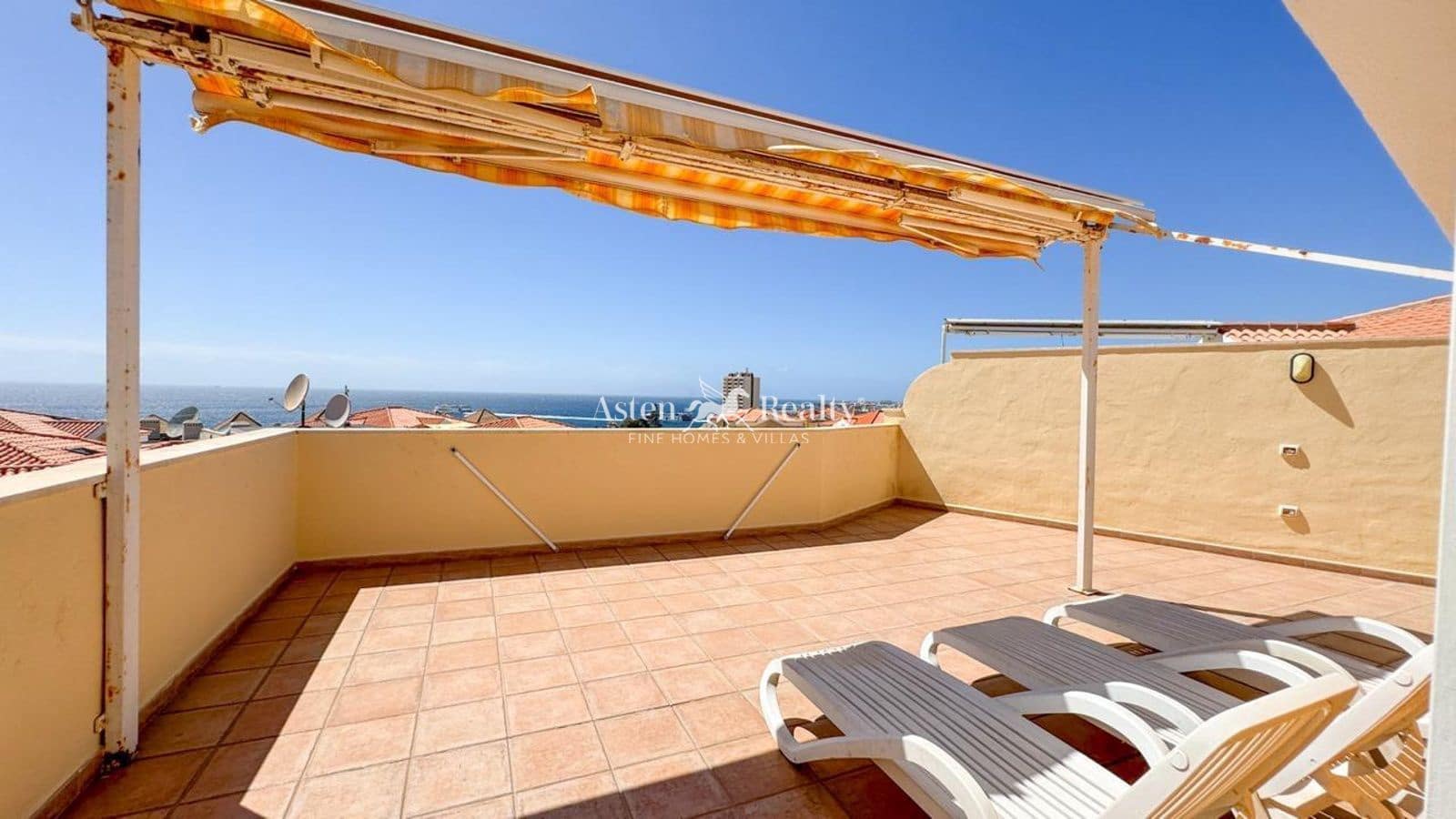 2 quarto Penthouse para venda em Los Cristianos com piscina - 600 000 € (Ref: 10113579)