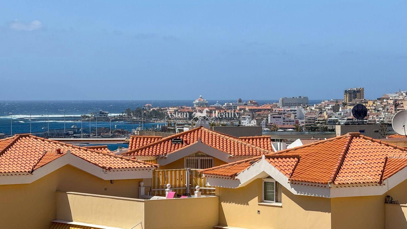 2 quarto Penthouse para venda em Los Cristianos com piscina - 600 000 € (Ref: 10113579)