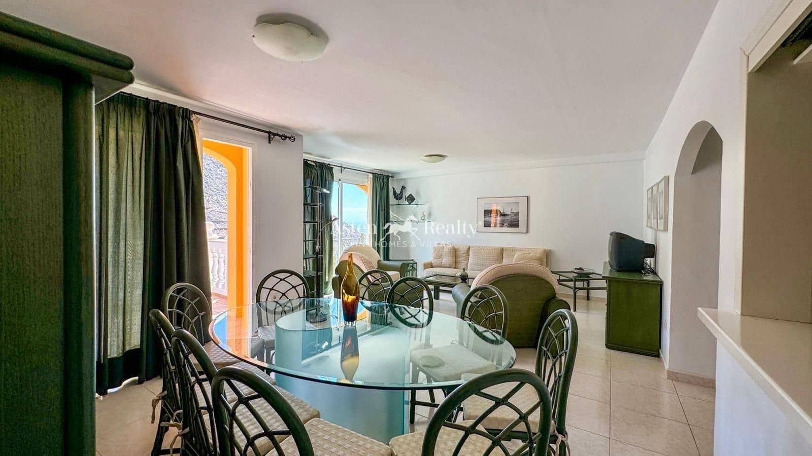 2 quarto Penthouse para venda em Los Cristianos com piscina - 600 000 € (Ref: 10113579)