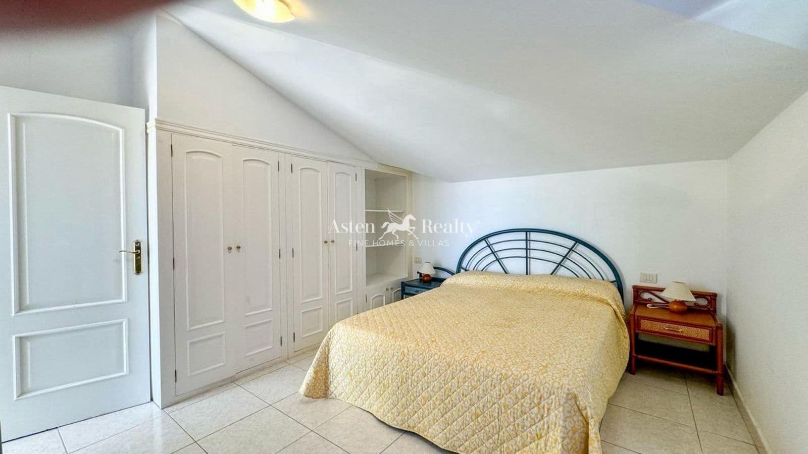 2 quarto Penthouse para venda em Los Cristianos com piscina - 600 000 € (Ref: 10113579)