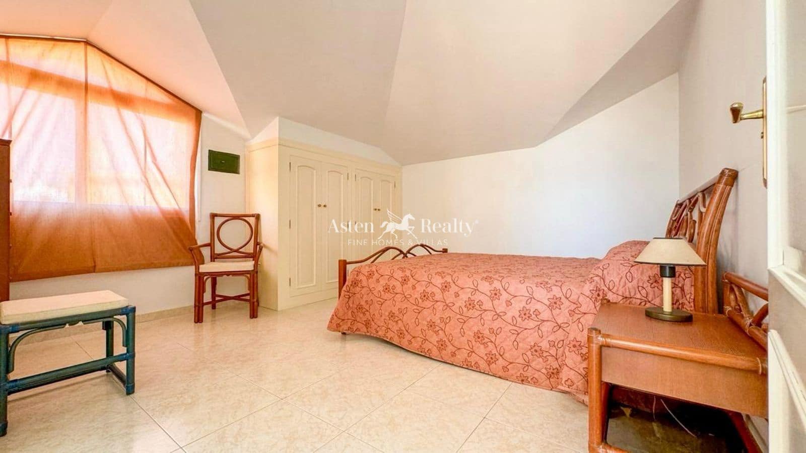 2 quarto Penthouse para venda em Los Cristianos com piscina - 600 000 € (Ref: 10113579)