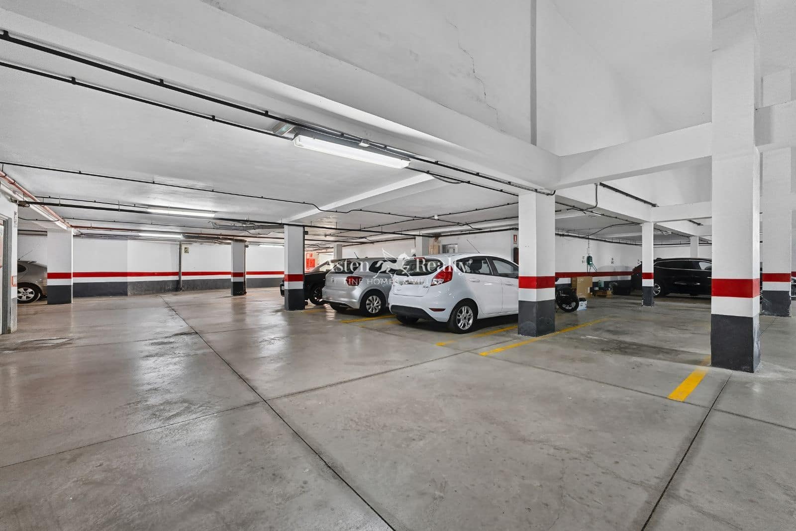 1 makuuhuone Asunto myytävänä paikassa Playa del Duque mukana uima-altaan 
autotalli - 469 000 € (Ref: 10120906)